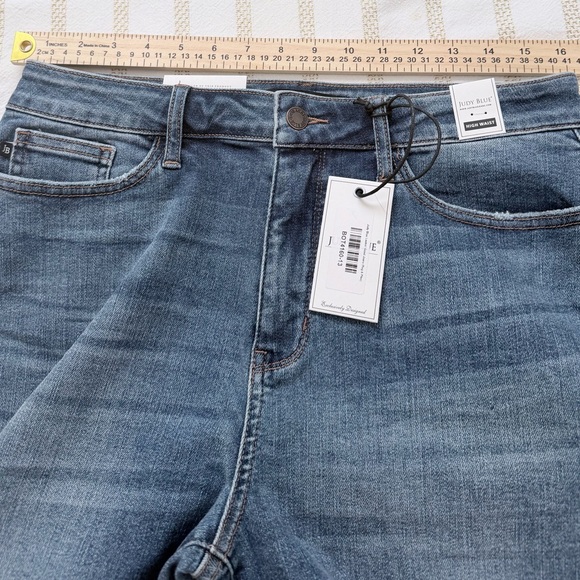 Judy Blue High Waist Boyfriend Jeans Size 13/31 NWT - Picture 7 of 8